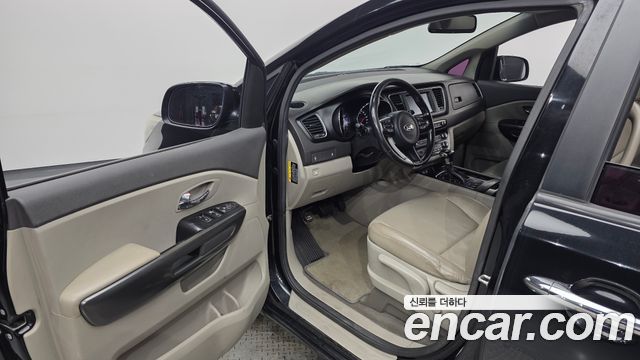 Kia Canival 2018 — photo 10