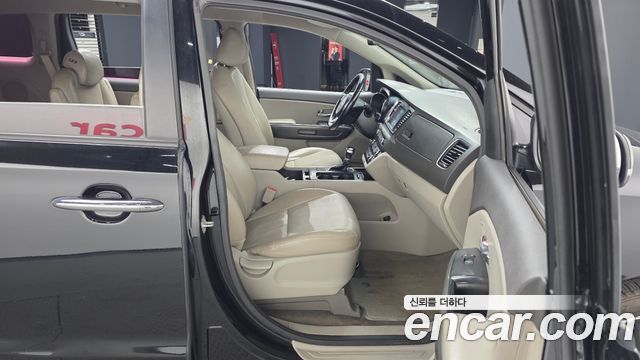 Kia Canival 2018 — photo 11