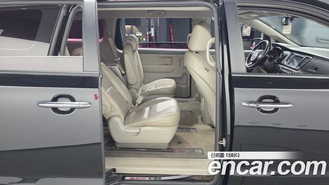 Kia Canival 2018 — photo 12