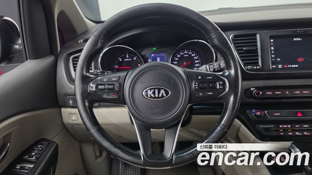 Kia Canival 2018 — photo 16