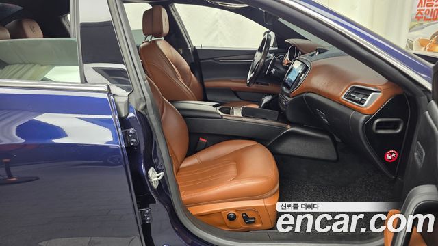 Maserati Ghibli 2019 — photo 11