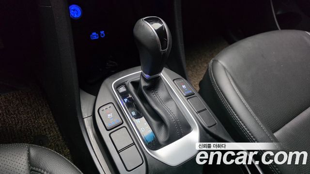 Hyundai Santafe 2017 — photo 12