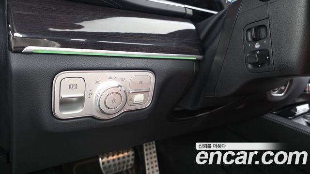 Mercedes-Benz GLE-Class 2023 — photo 19
