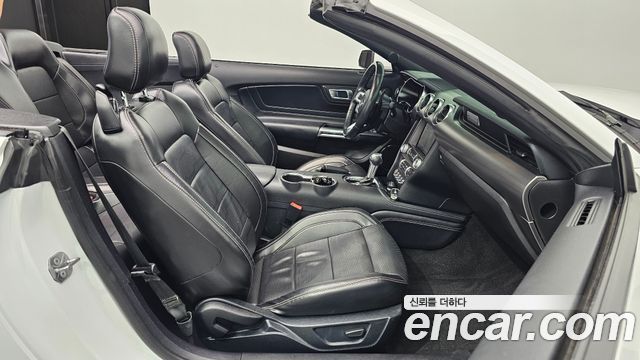 Ford Mustang 2021 — photo 11