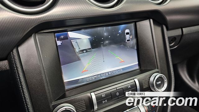 Ford Mustang 2021 — photo 15
