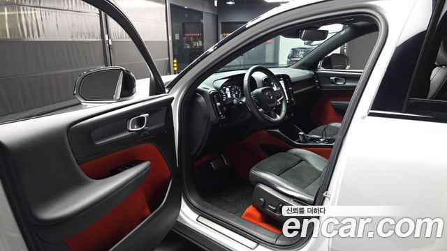 Volvo XC40 2019 — photo 13