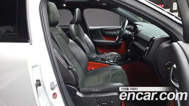 Volvo XC40 2019 — photo 17