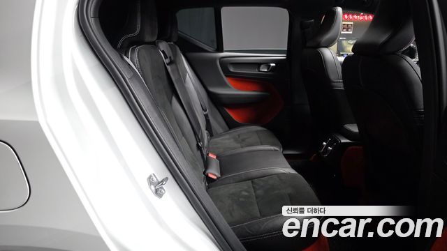 Volvo XC40 2019 — photo 18