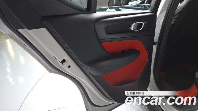 Volvo XC40 2019 — photo 15
