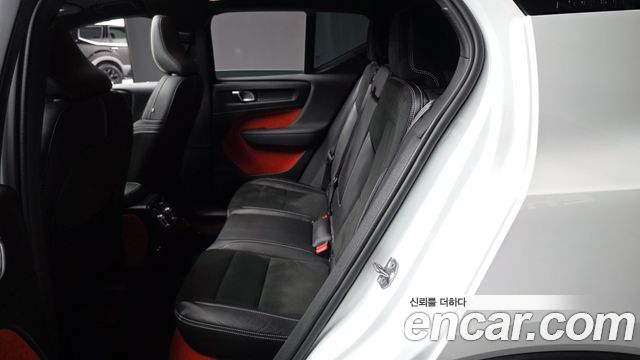 Volvo XC40 2019 — photo 16