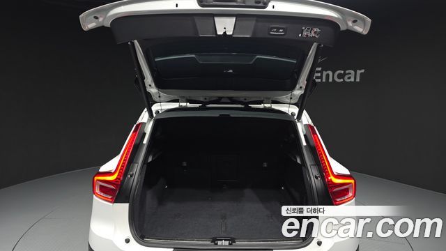 Volvo XC40 2019 — photo 35