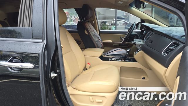 Kia Canival 2018 — photo 11