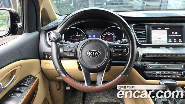 Kia Canival 2018 — photo 13
