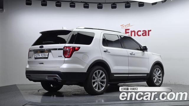 Ford Explorer 2017 — photo 2