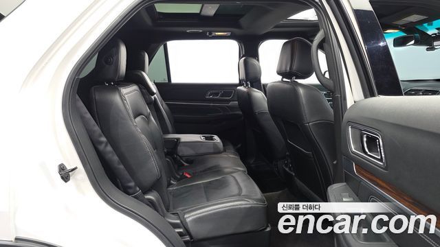 Ford Explorer 2017 — photo 11