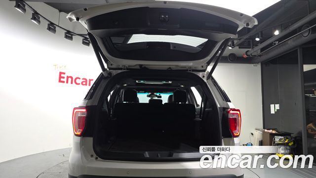 Ford Explorer 2017 — photo 19