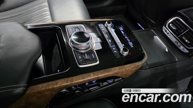Genesis G90 2019 — photo 24