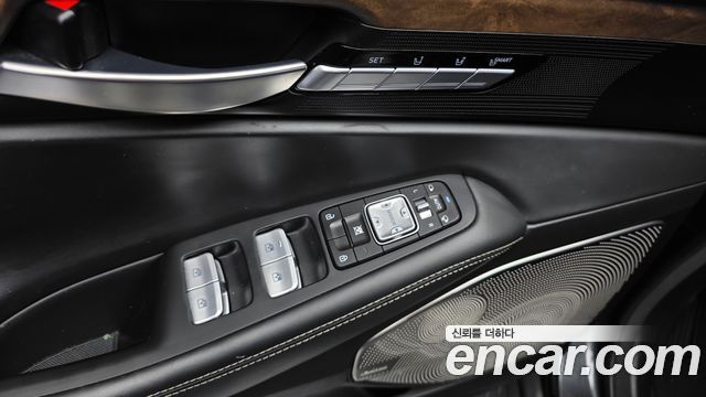 Genesis G90 2019 — photo 31