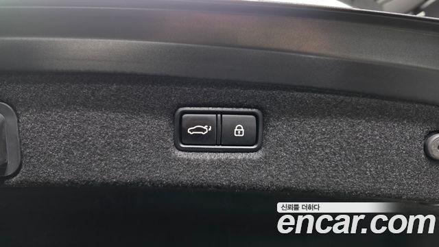 Genesis G90 2019 — photo 36