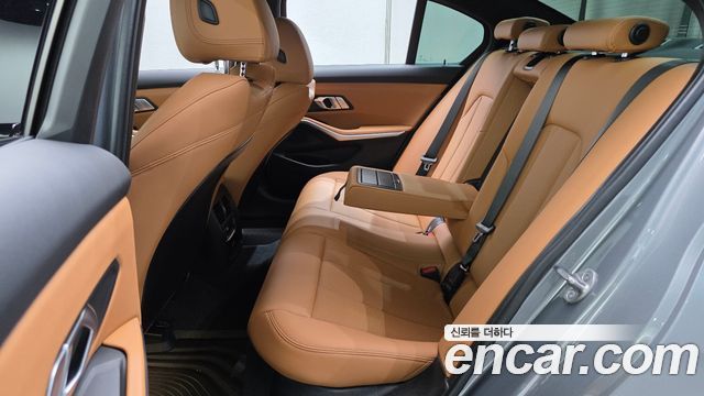 BMW 3-Series 2024 — photo 11