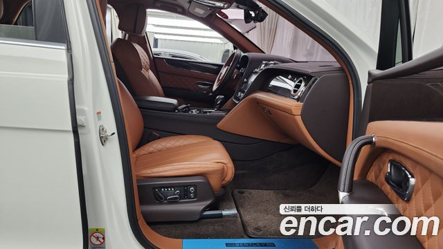 Bentley Bentayga 2017 — photo 11