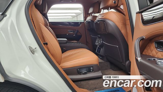 Bentley Bentayga 2017 — photo 12