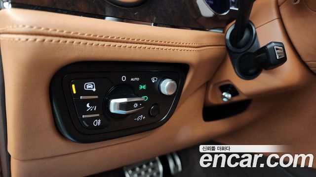 Bentley Bentayga 2017 — photo 16
