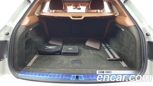 Bentley Bentayga 2017 — photo 20
