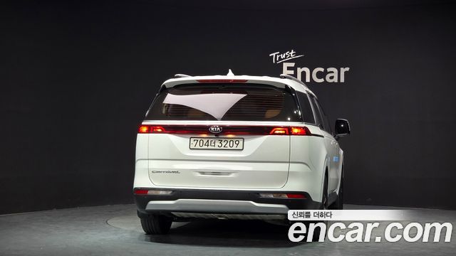 Kia Canival 2021 — photo 4