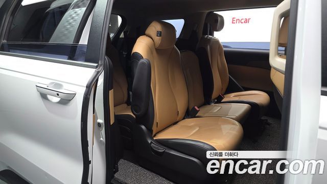 Kia Canival 2021 — photo 17