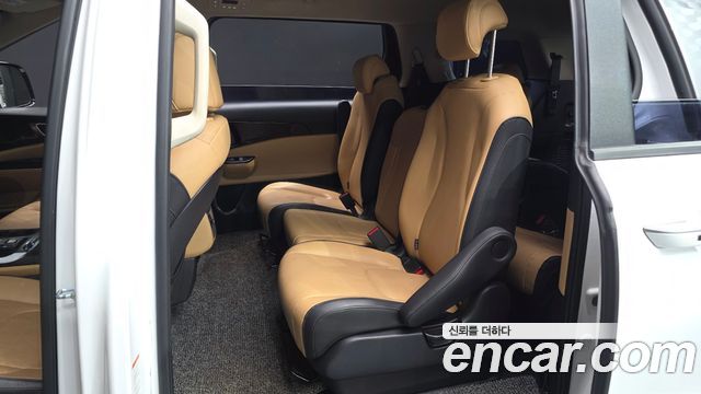 Kia Canival 2021 — photo 18