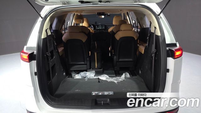 Kia Canival 2021 — photo 23