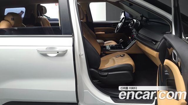 Kia Canival 2021 — photo 16