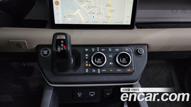 Land Rover Defender 2022 — photo 12