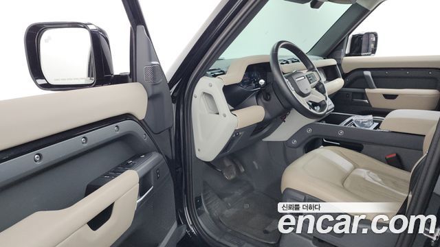 Land Rover Defender 2022 — photo 13