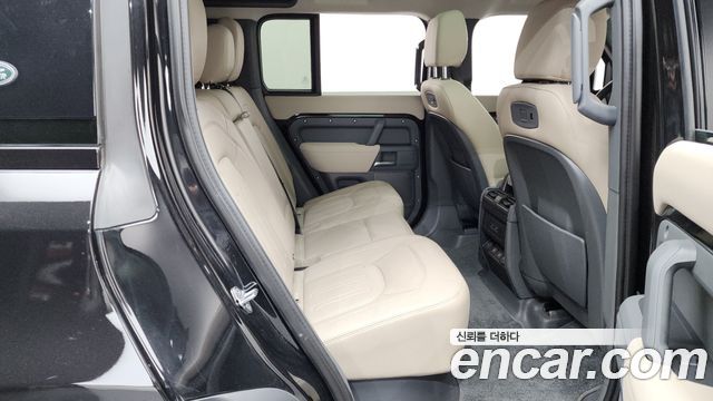 Land Rover Defender 2022 — photo 17