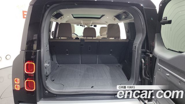 Land Rover Defender 2022 — photo 26