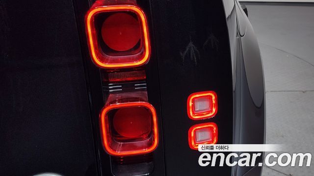 Land Rover Defender 2022 — photo 9