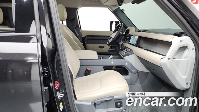 Land Rover Defender 2022 — photo 16