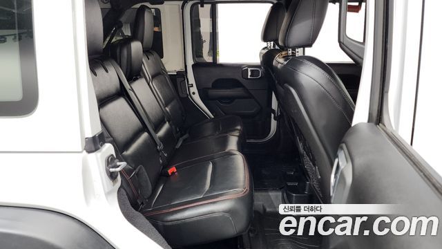 Jeep Wrangler 2019 — photo 12