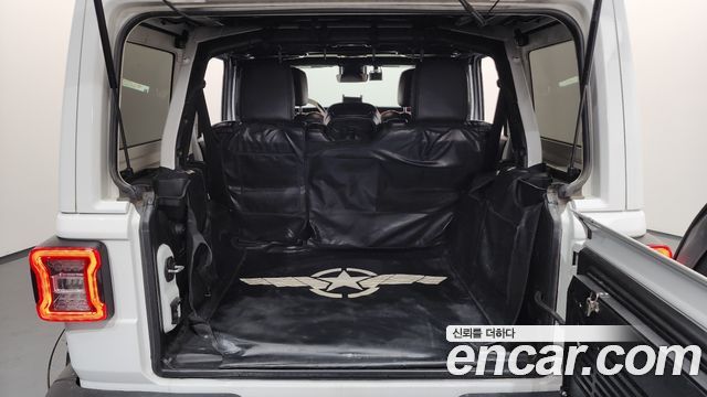 Jeep Wrangler 2019 — photo 20