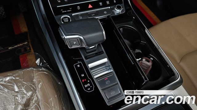 Audi Q8 2021 — photo 9