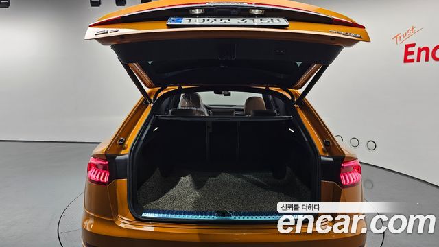 Audi Q8 2021 — photo 20