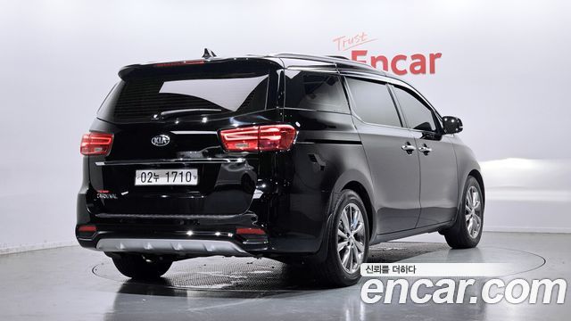 Kia Canival 2019 — photo 2