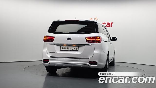 Kia Canival 2020 — photo 4