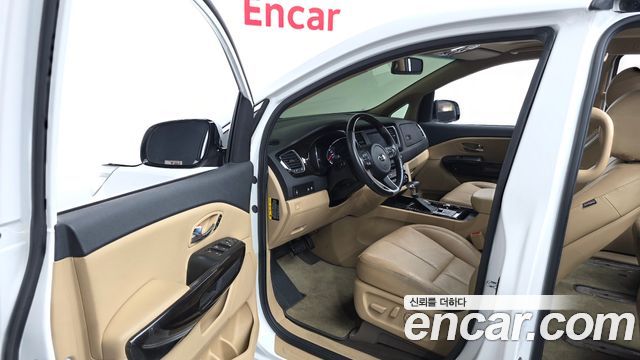 Kia Canival 2020 — photo 10