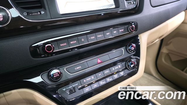 Kia Canival 2020 — photo 16