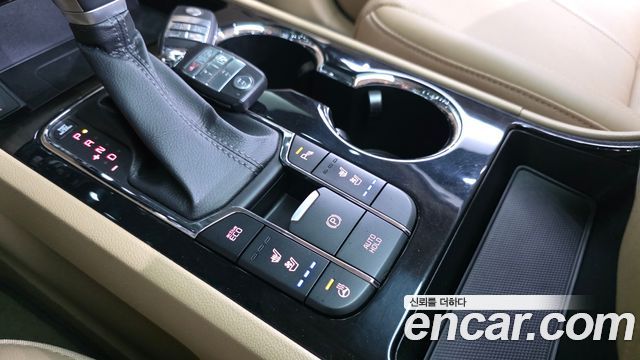 Kia Canival 2020 — photo 17