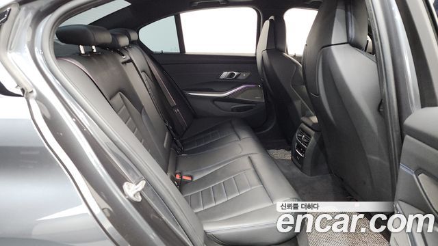 BMW 3-Series 2021 — photo 11