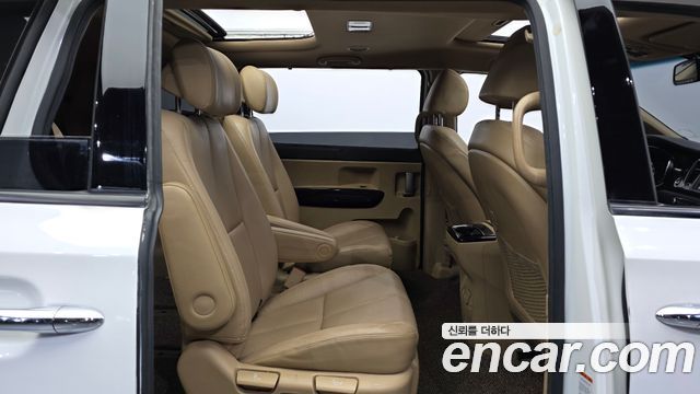 Kia Canival 2018 — photo 17